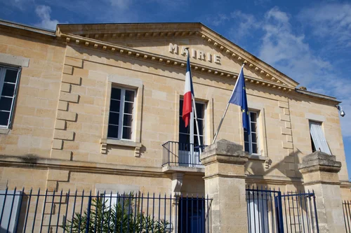 vue de la façade d'une mairie